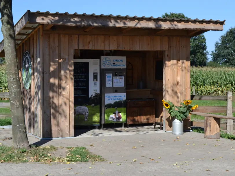 Hof Benecke - Scharmbecker Milchtankstelle und Eier aus dem Hühnermobil in Winsen-Luhe